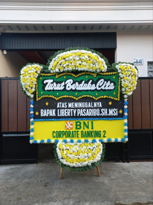 Papan Bunga Duka di Pagar Merbau