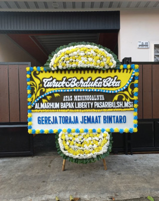 Papan Bunga Duka di Pagar Merbau