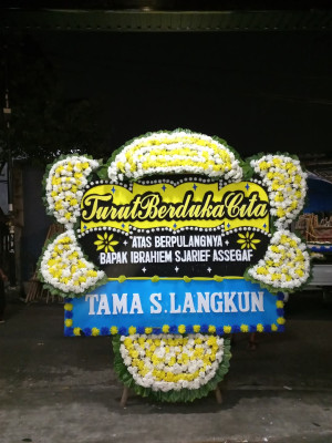 Papan Bunga Duka di Pagar Merbau